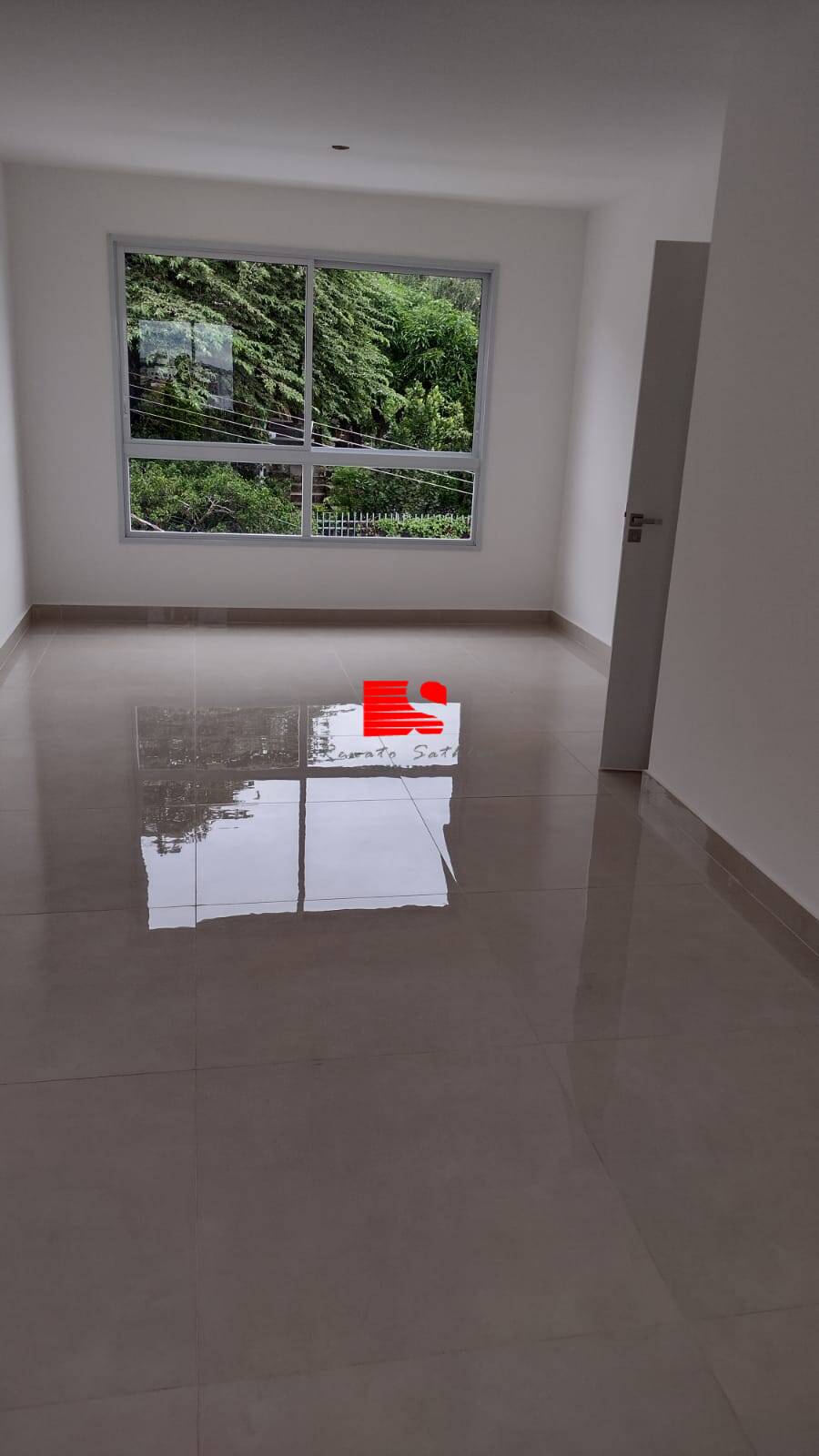 Apartamento à venda com 2 quartos, 70m² - Foto 1